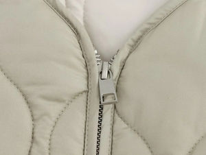 เสื้อแจ็คเก็ตผู้หญิงสไตล์ยุโรปอเมริกันแบบใหม่ เรียบง่าย ใช้งานได้หลากหลาย แขนยาว ซิป ผ้าฝ้ายทรงหลวม ลายเรียบ สั้น - Product Image 4