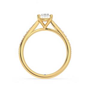 แหวนทอง 9K ประดับเพชรโมอิสซาไนต์ทรงรี ดีไซน์หรูหราสง่างาม - Product Image 2