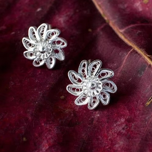 Forros de plata de alta calidad Chakri filigrana Stud pendientes hecho a mano proveedor indio con brillo brillante accesorio de moda - Product Image 1