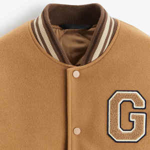 Vente en gros Veste universitaire de haute qualité pour hommes Chenille Broderie Manches en cuir Veste universitaire Letterman Baseball personnalisée - Product Image 5