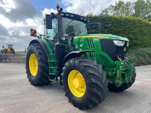 Tracteur agricole d'occasion JD 6195R ULTIMATE EDITION avec cabine fermée - Product Image 1