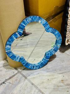 Miroir mural artisanal bleu et blanc en os incrusté, motif géométrique en chevron, miroir d'accent, meubles indiens faits à la main - Product Image 6
