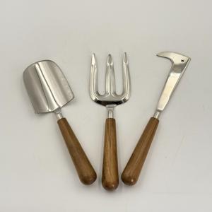 Ensemble de pelles de jardin industrielles avec manche en bois, râteau à trois dents et pelle à échelle pour la plantation agricole et les travaux de jardinage - Product Image 2