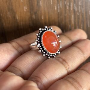 Bague de fiançailles bohème tendance en laiton pour femme, plaquée or rose, avec pierre précieuse ovale en cornaline, écologique et livraison rapide - Product Image 2