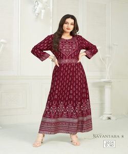 Dernier Design Exclusif Nouvelle Arrivée Farine Longueur Manches Régulières Col Bateau Couleur Rose Kurti avec Dupatta dans Vêtements Ethniques Vêtement Shalwar Kameez - Product Image 1