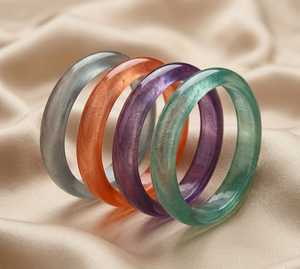 MN Exports - Juego de Brazaletes de Resina Acrílica Jade Clásica en Colores Gris, Naranja, Morado y Verde, Joyería de Regalo para Mujer - Product Image 1