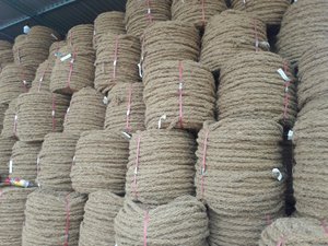 Corde en fibre de coco naturelle de qualité supérieure - Robuste, flexible et biodégradable pour l'agriculture, l'aménagement paysager, le jardinage et l'emballage - Product Image 3