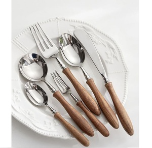 Tenedor Cuchara Cuchillo Juego de cubiertos grandes Material de acero inoxidable plateado con asas de madera pulida - Product Image 3