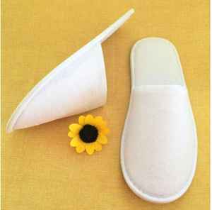 White Comfortable Disposable Closed Toe Home and Hotel Slippers with Custom Embroidered Logo/white Color Comfortable Spa Slipper - Product Image 3