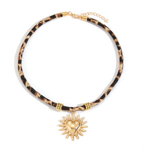Collar con Colgante de Sol de Alta Gama al por Mayor, Cadena Personalizada para Clavícula - Product Image 1