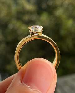 Anillo de compromiso de diamante cultivado en laboratorio de 1.50 ct con corte OMC antiguo, oro amarillo macizo de 14K, banda ancha de boda con corte europeo antiguo tipo cojín - Product Image 3