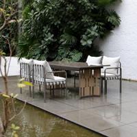 Ensemble de table et chaises de salle à manger d'extérieur en acier inoxydable avec fauteuils en sangles tressées pour projets de complexes hôteliers, restaurants et clubs nautiques