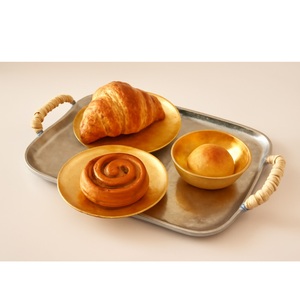 Bandeja decorativa de metal para servir chocolate, acabado antiguo, chispas de admiración, y ofrece indulgencia con cada presentación - Product Image 3