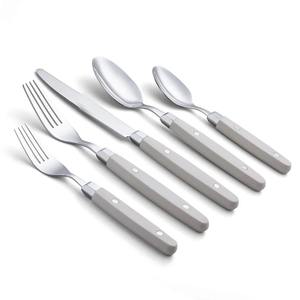 ชุดช้อนส้อมมีด้ามจับทำจากเรซินสเตนเลสดีไซน์แบบราชวงศ์ - Product Image 1