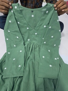 Ensemble pantalon et haut élégant pour femme, coupe Alia, pour le bureau ou les vacances - Ensemble en cordon imprimé ethnique indien, Kurti pakistanais modeste, vente en gros - Product Image 4