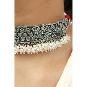 Collier ras-de-cou en argent 925 Noor Phool Pati Chitai avec perles d'eau douce et motif floral rouge Dori pour les mariages - Product Image 4