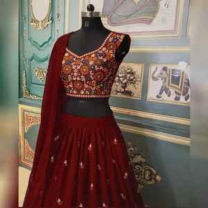 Dernière Collection de vêtements de Festival de mariage, broderie Georgette, fil de travail, fabricant Lehenga Choli de Surat inde - Product Image 2