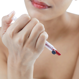 Bálsamo Labial con Color Hidratante CLICKA de Glossy Korean Beauty, Rojo con Efecto Refrescante para Mejorar la Complexión y el Volumen de los Labios - Product Image 4