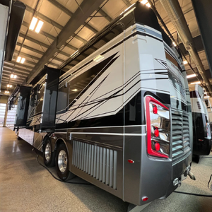 Camping-car diesel de classe A Aspires 44W de 45 pieds, modèle 2023 d'occasion, avec extensions coulissantes, idéal pour les voyages longue distance - Product Image 3