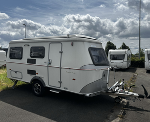 Caravane confortable E=r=i=b=a Touring 550 neuve, mini-caravane de 1 400 kg, remorque de camping à vendre à prix avantageux - Product Image 2