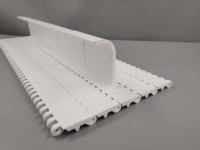 Banda Transportadora Modular Serie 800 con Placas de Deflector Reforzadas y Duraderas, Placas de Deflector Integradas para Transporte Inclinado Industrial