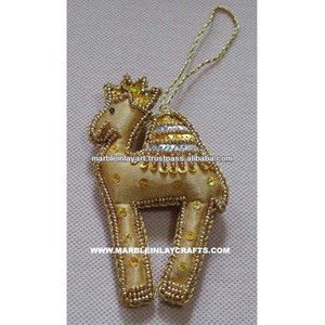Hermosos adornos colgantes de Navidad con forma de diseño de camello bordado Zari con personalización de proveedor de confianza para el fabricante - Product Image 1