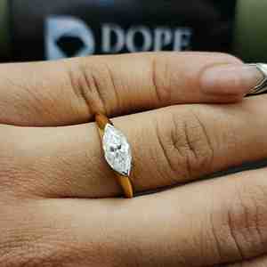 Adorable Anillo de Compromiso con Moissanita Corte Marquesa, Certificado IGI, con Engaste Pavé en Oro Sólido de 18K, para Regalo de San Valentín - Product Image 5
