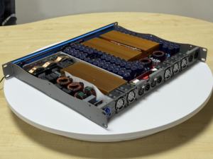 Ventas calientes Potente 800W Tipo <span class=keywords><strong>de</strong></span> amplificador <span class=keywords><strong>de</strong></span> 2 <span class=keywords><strong>canales</strong></span> <span class=keywords><strong>4</strong></span>/8ohm Conectividad XLR <span class=keywords><strong>de</strong></span> carcasa <span class=keywords><strong>de</strong></span> metal cuadrada-Ventas al por mayor directas <span class=keywords><strong>de</strong></span> fábrica - Product Image 3