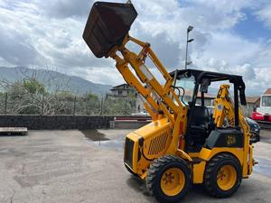 รถตักล้อยาง JCB 1CX รุ่นมินิแบคโฮ พร้อมปั๊มไฮดรอลิก MOOG และเครื่องยนต์กำลังสูง มีสินค้าในสต็อกและพร้อมจัดส่ง - Product Image 2