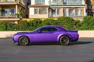 Challenger SRT Demon 170 2023, Motor V8 Supercargado de 1,025 HP, Plum Crazy # 94 de los 3,300 producidos - Product Image 3