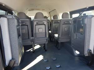 Autobús HiAce Usado de Techo Alto de 13 Plazas, Años 2019-2024, con Asientos de Tela, Disponible con Volante a la Izquierda y Derecha - Product Image 4