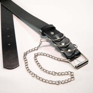 Hebilla de Acero con Diseño de Cadena y Arco para Mujer - Product Image 3