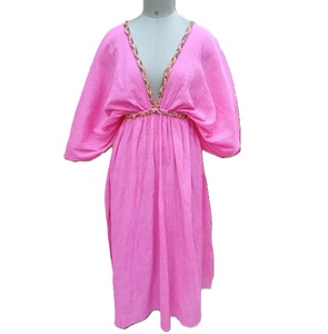 เดรสสีชมพูสำหรับผู้หญิงเดรสลำลองไซส์พิเศษเดรสคอวีลึกผูกเอวไซส์ใหญ่พิเศษดีไซน์ใหม่ล่าสุด - Product Image 3