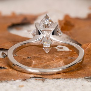 Bague de Fiançailles et de Mariage de Haute Qualité en Or 14 carats Massif avec Diamant de Laboratoire Taille Losange Classique, Sertie à Griffes, Présentée en Sachet OPP, Cadeau pour Elle - Product Image 2