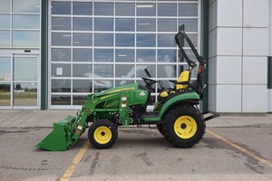 Tracteur compact à roues John Deere 3038E, 70 CV, 4 roues motrices, transmission par engrenages, garantie 5 ans sur le moteur, utilisation agricole multifonctionnelle, testé - Product Image 4