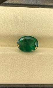 Esmeralda natural facetada de corte ovalado. Gema de esmeralda suelta. - Product Image 2
