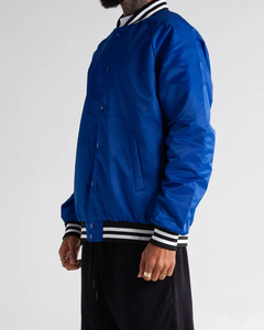 Chaqueta Varsity de Invierno para Hombre 2025, Cuello Alto, Diseño Personalizado OEM, Estilo Premium para Dueños de Boutiques y Vendedores en Línea - Product Image 4