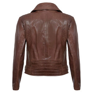 Chaqueta de Cuero Entallada para Mujer con Acabado Elegante, Textura Suave y Costuras de Alta Calidad, Proveedor de Chaquetas OEM de Pakistán - Product Image 2