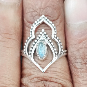 Venta al por mayor indio hecho a mano 925 plata esterlina Arco Iris piedra lunar anillo de piedras preciosas para niñas y mujeres para regalo de cumpleaños - Product Image 1