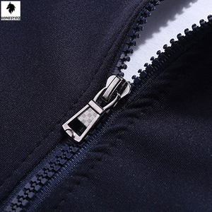 ชุดกีฬากันเหงื่อสำหรับวิ่งแนววินเทจของผู้ชายชุดวอร์มเอวยางยืดแบบแบนสไตล์หน้าเรียบมีลายสำหรับทำกิจกรรมกลางแจ้ง - Product Image 5