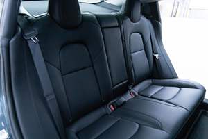 รถยนต์รุ่นปี 2023 โมเดล 3 คูเป้ ขับเคลื่อนสี่ล้อ ไมล์น้อย เกียร์อัตโนมัติ พวงมาลัยซ้าย เบาะหนังสีเข้ม เครื่องยนต์เทอร์โบ ระบบกันสะเทือนแบบ Panoramic Sunroof ล้อแม็ก R18 - Product Image 5