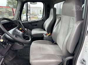 Camion lourd d'occasion 2022 114SD, véhicule commercial de transport de marchandises, de construction et de logistique, diesel automatique - Product Image 5