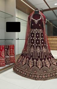 Lehenga Choli indio tradicional con ropa de diseñador de bordado a mano intrincado para bodas directamente del proveedor indio - Product Image 3