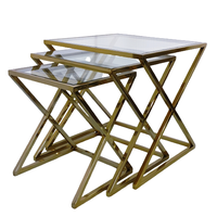 Tables basses gigognes modernes extensibles en acier inoxydable avec plateau en verre à revêtement PVD doré, tailles et finitions personnalisées