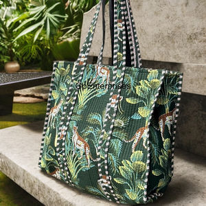 Sacs fourre-tout tigre en coton vert pour femmes faits à la main à la mode pour les voyages d'été 100% tissu en coton doux avec deux poignées nouvelle Collection - Product Image 1