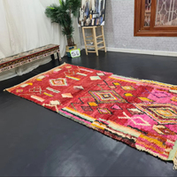 Tapis marocain vintage aux couleurs vibrantes, authentique tapis berbère bohème avec motif géométrique antique pour un espace moderne