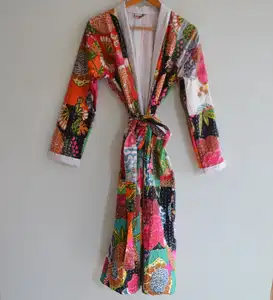 Kimono à fleurs fait à la main en coton magnifique Tenue de nuit légère Vêtements de nuit tendance pour femmes Robe de meilleure qualité à bas prix