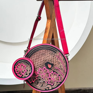 Nouvelle mode rose repoussé à la main en cuir pour cantine ronde sac à bandoulière Western Floral repoussé en cuir rose porte-monnaie ensemble pour femmes - Product Image 2