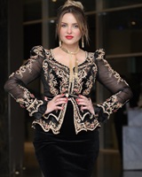 Kaftan de mariée algérien maxi en satin, fait main, exquis, écologique, avec broderie complexe et motif de dentelle de luxe, pour fête traditionnelle