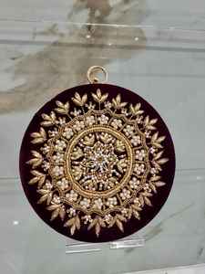 Pochette de soirée brodée de qualité supérieure de forme ronde de luxe avec perles pour les mariages exclusifs et les célébrations haut de gamme - Product Image 2